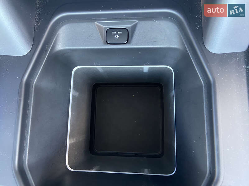 Внедорожник / Кроссовер Land Rover Defender 2020 в Киеве