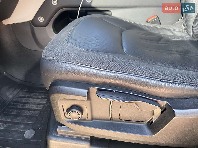 Внедорожник / Кроссовер Land Rover Defender 2020 в Киеве