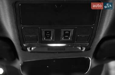 Внедорожник / Кроссовер Land Rover Defender 2022 в 