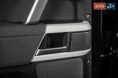 Внедорожник / Кроссовер Land Rover Defender 2022 в 