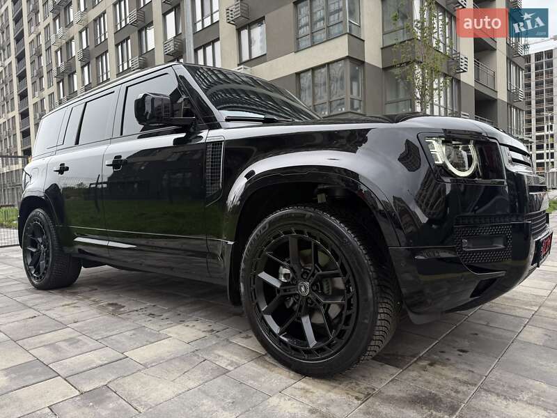 Land Rover Defender 2024
