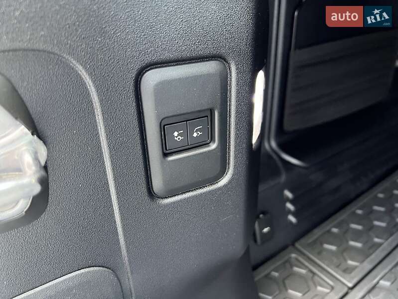 Позашляховик / Кросовер Land Rover Defender 2023 в Дніпрі