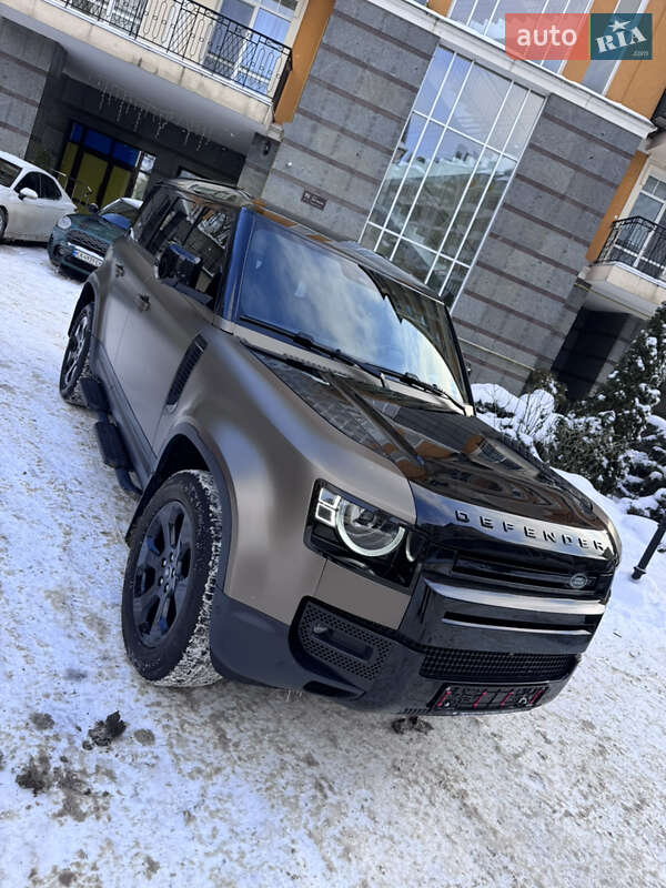 Land Rover Defender 2023