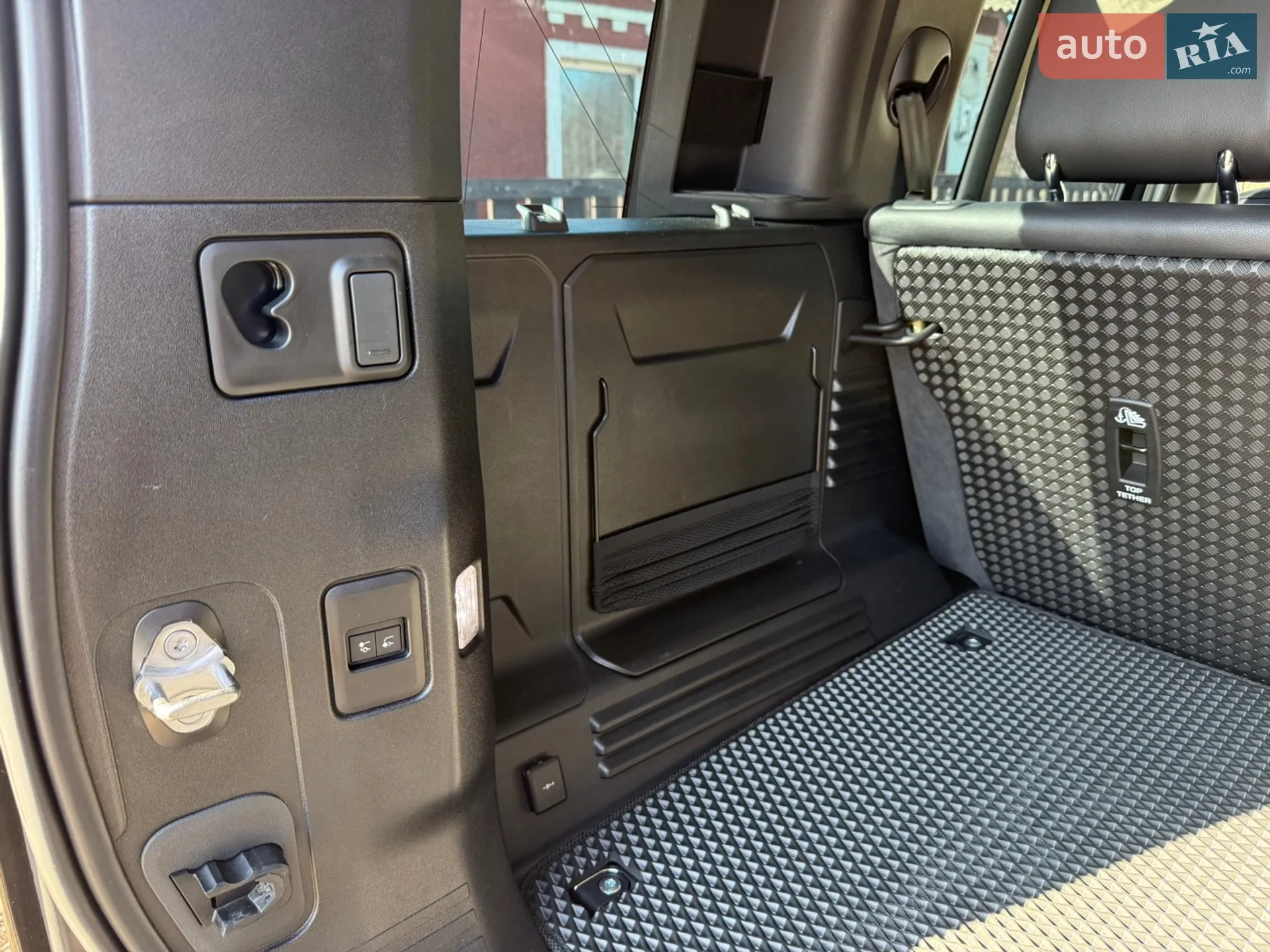 2021 Land Rover Defender - мініатюра 24