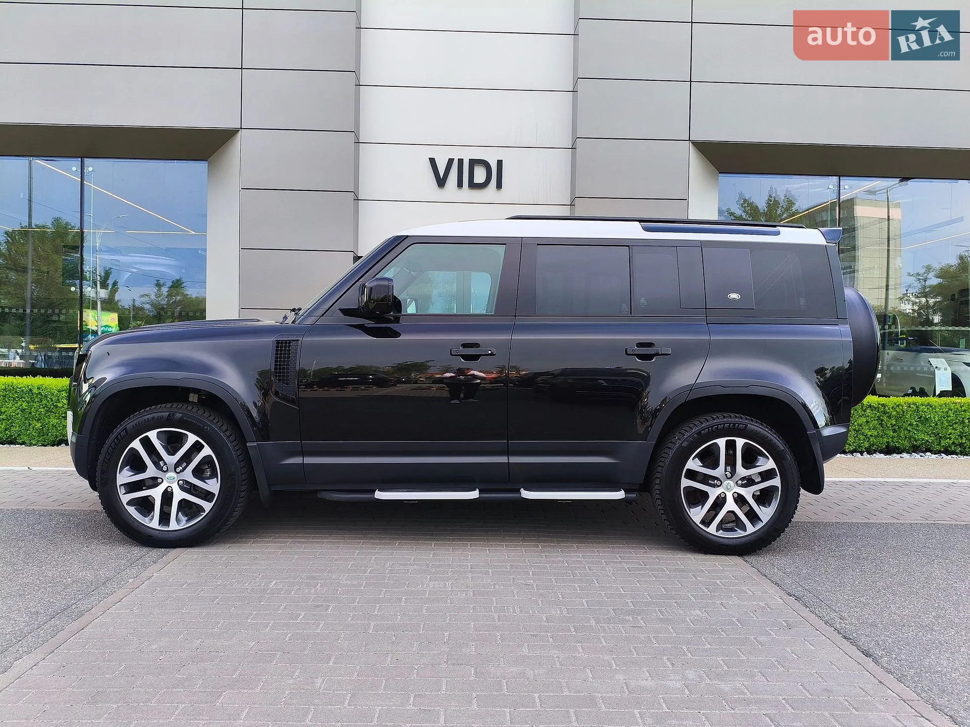2021 Land Rover Defender - мініатюра 2