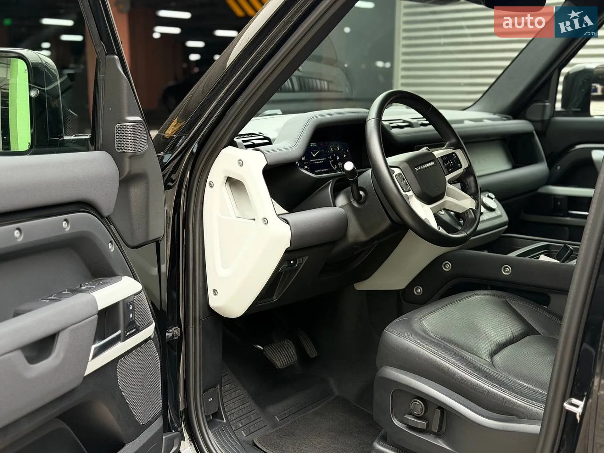 2023 Land Rover Defender - мініатюра 9