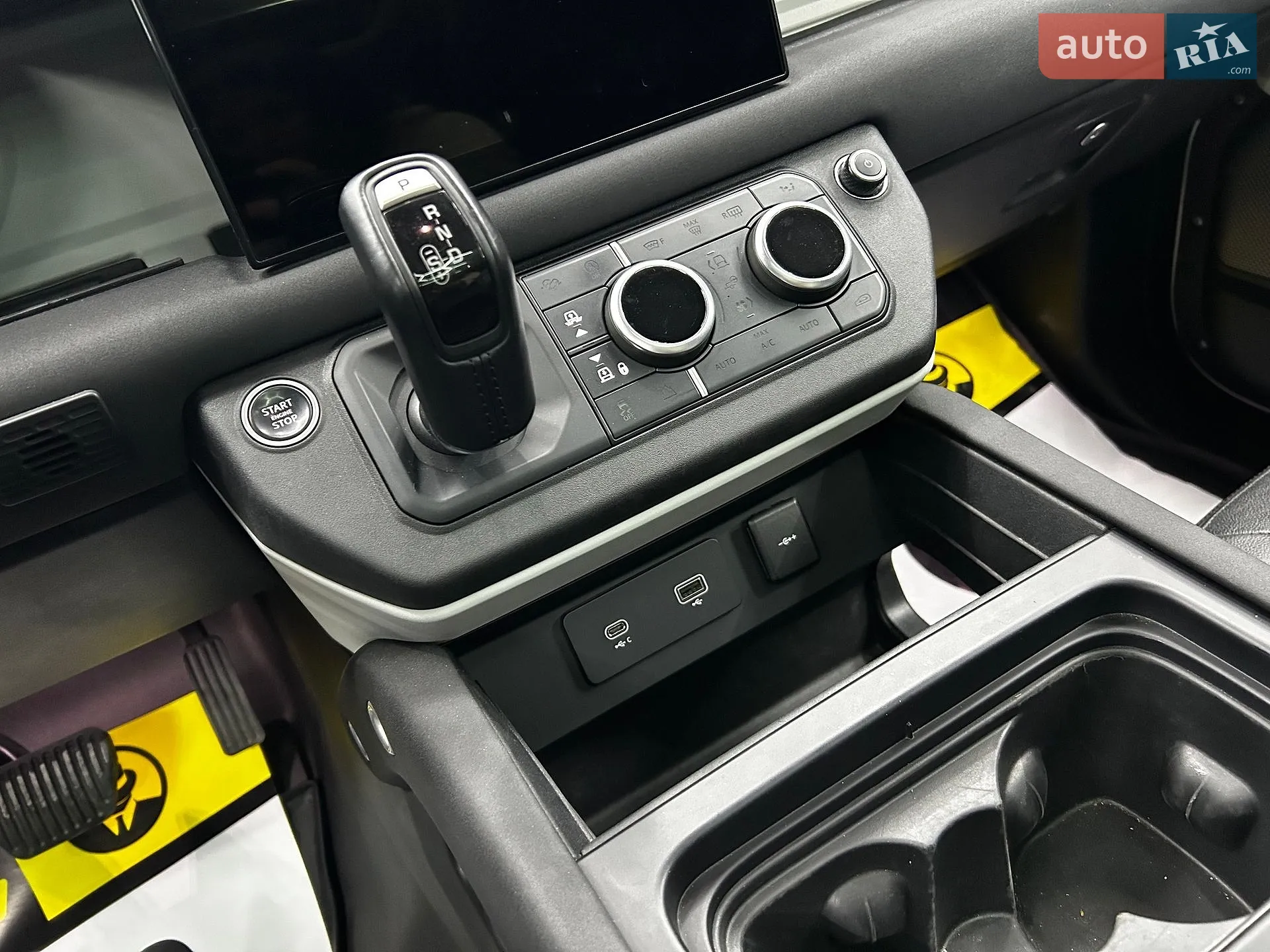 2021 Land Rover Defender - мініатюра 21