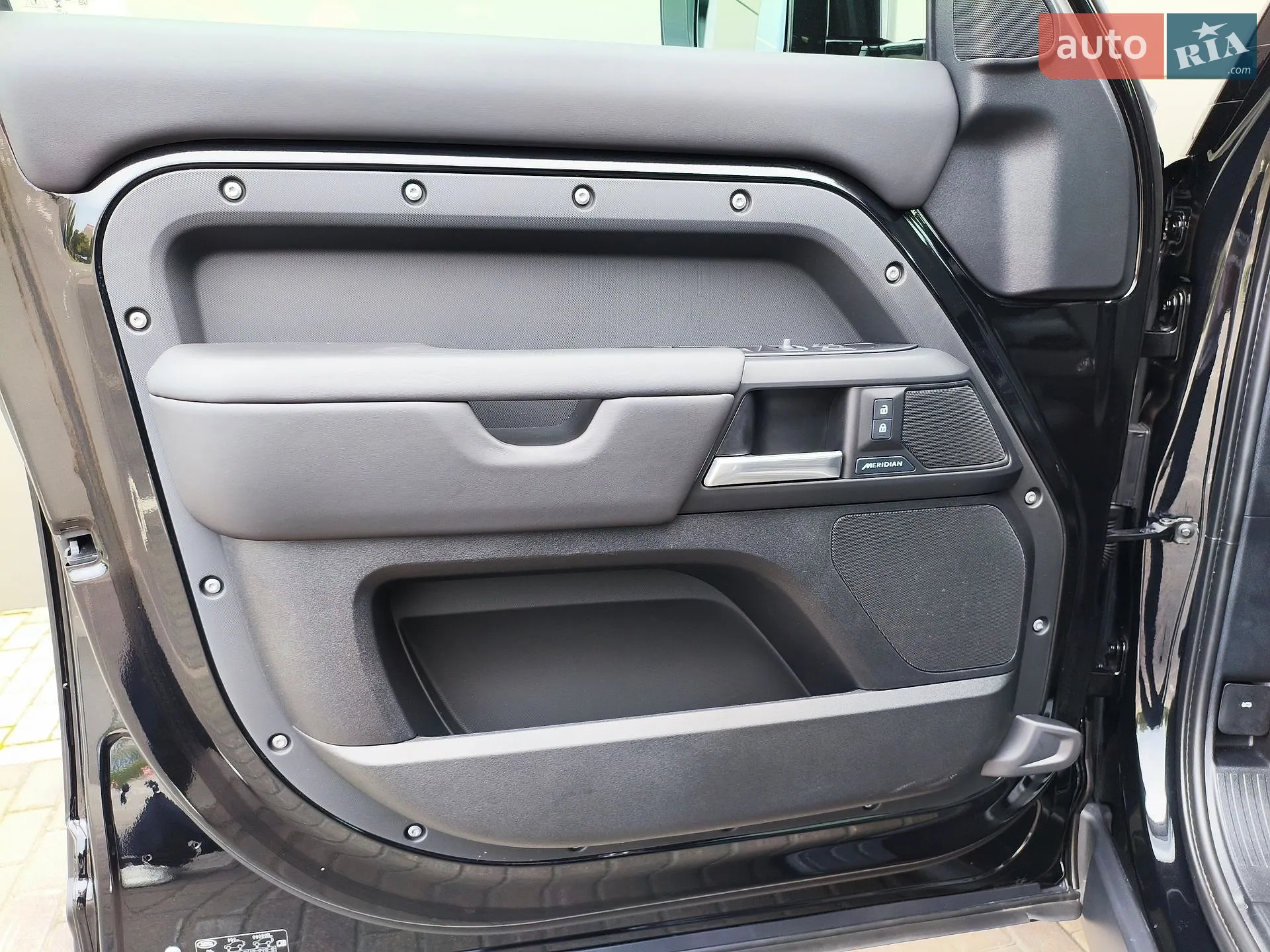 2025 Land Rover Defender - мініатюра 51