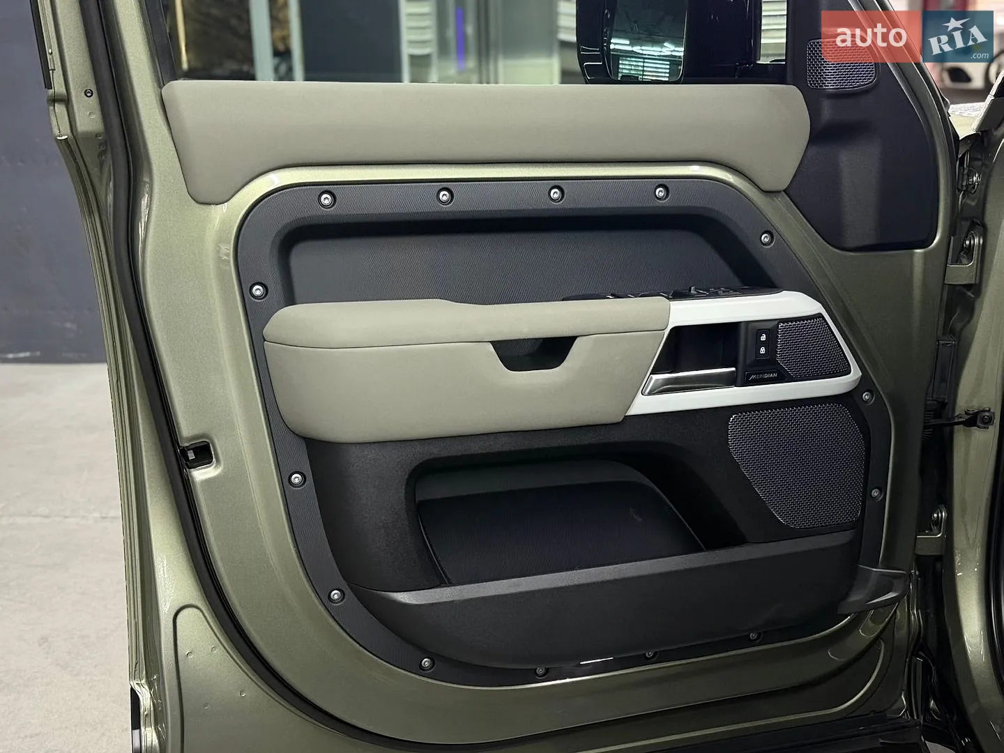 2022 Land Rover Defender - мініатюра 15