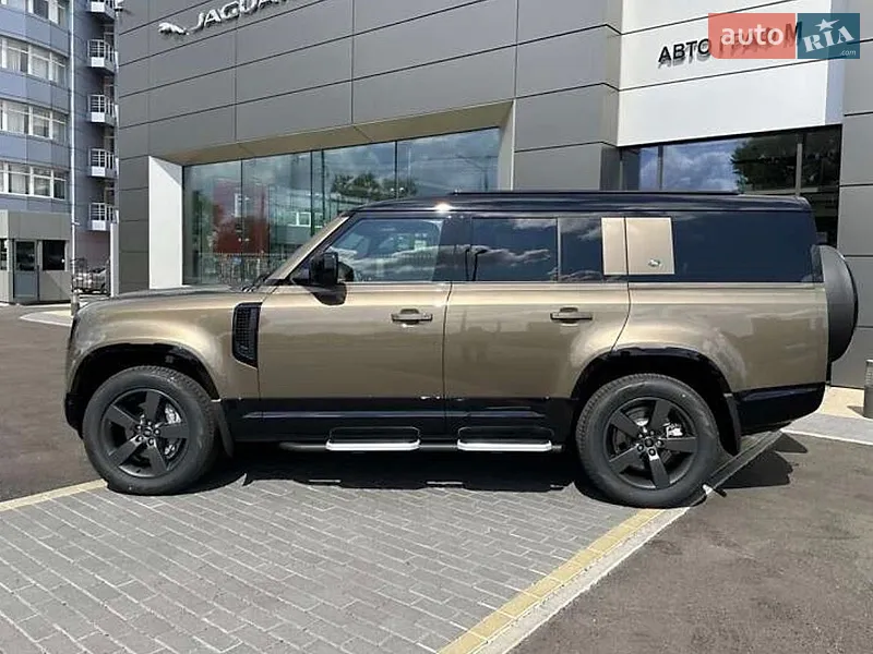 Land Rover Defender 2023