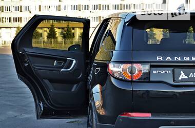 Позашляховик / Кросовер Land Rover Discovery Sport 2016 в 