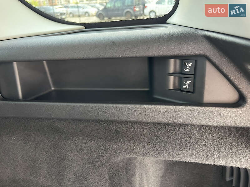 Позашляховик / Кросовер Land Rover Discovery Sport 2017 в Києві