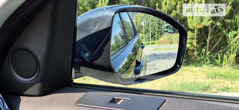 Внедорожник / Кроссовер Land Rover Discovery Sport 2016 в Львове