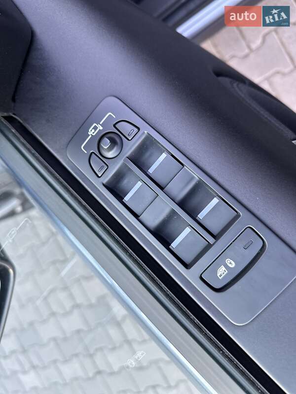 Внедорожник / Кроссовер Land Rover Discovery Sport 2019 в Черновцах