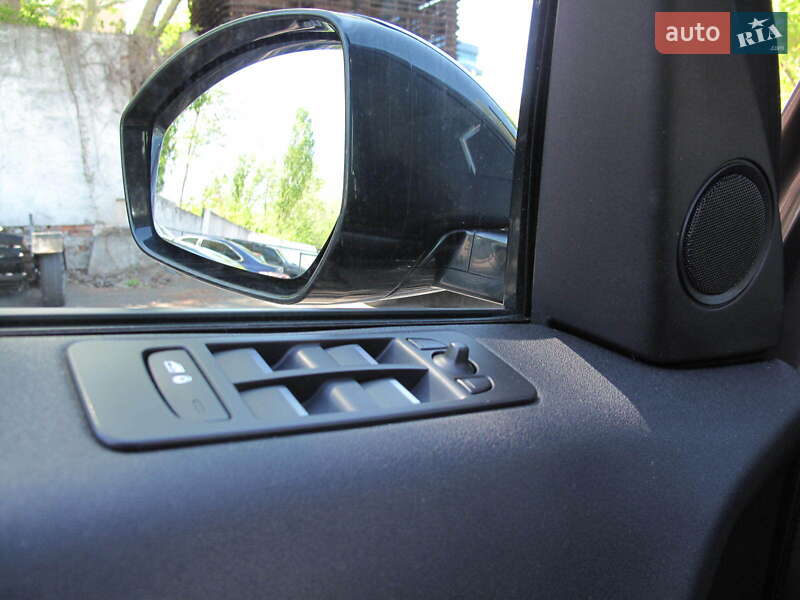 Внедорожник / Кроссовер Land Rover Discovery Sport 2016 в Киеве