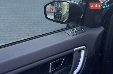 Позашляховик / Кросовер Land Rover Discovery Sport 2017 в 