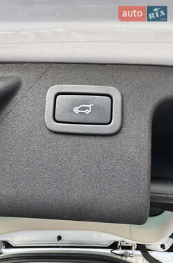 Внедорожник / Кроссовер Land Rover Discovery Sport 2015 в 