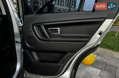 Позашляховик / Кросовер Land Rover Discovery Sport 2017 в 