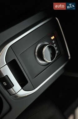 Позашляховик / Кросовер Land Rover Discovery Sport 2017 в 