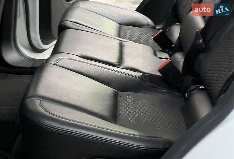 Внедорожник / Кроссовер Land Rover Discovery Sport 2016 в Киеве фото 21 Внедорожник / Кроссовер Land Rover Discovery Sport 2016 в Киеве