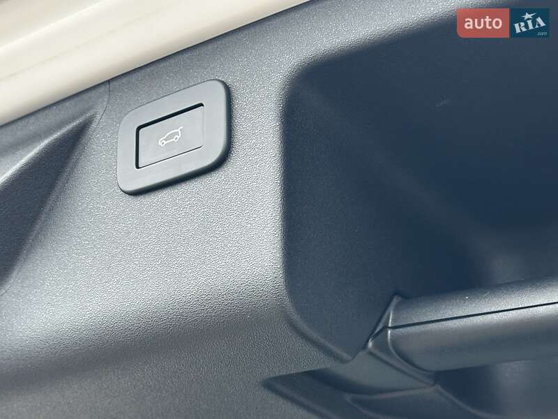 Внедорожник / Кроссовер Land Rover Discovery Sport 2023 в Киеве