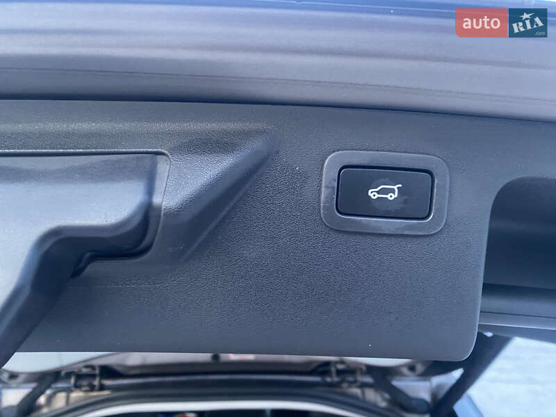 Внедорожник / Кроссовер Land Rover Discovery Sport 2015 в Броварах