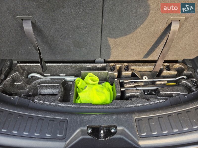 Внедорожник / Кроссовер Land Rover Discovery Sport 2017 в Киеве фото 28 Внедорожник / Кроссовер Land Rover Discovery Sport 2017 в Киеве