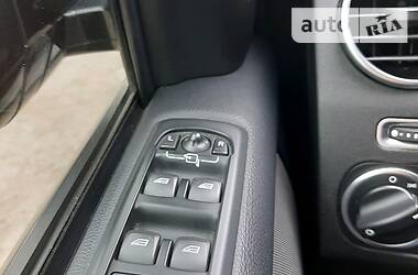 Позашляховик / Кросовер Land Rover Discovery 2016 в 