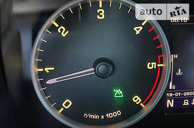 Позашляховик / Кросовер Land Rover Discovery 2012 в 