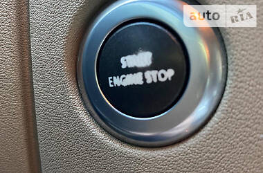 Позашляховик / Кросовер Land Rover Discovery 2012 в 