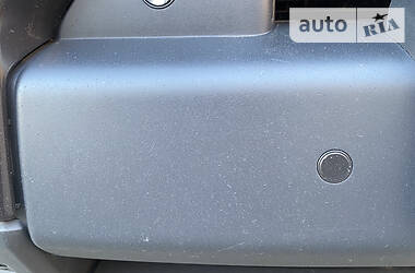 Позашляховик / Кросовер Land Rover Discovery 2012 в 
