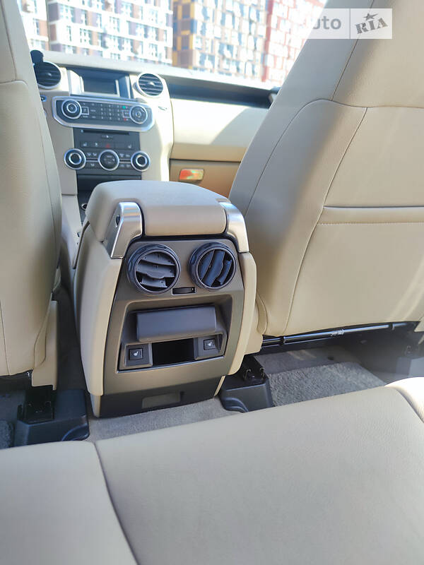 Позашляховик / Кросовер Land Rover Discovery 2016 в Києві