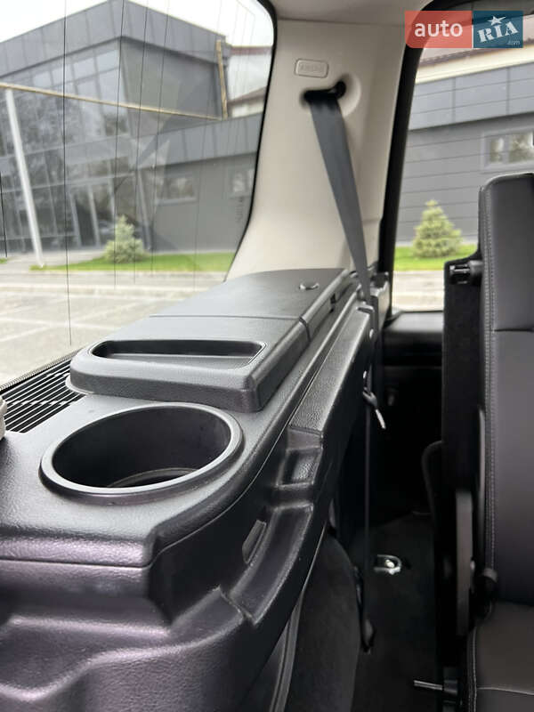 Внедорожник / Кроссовер Land Rover Discovery 2015 в Киеве