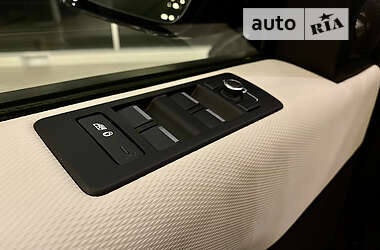 Позашляховик / Кросовер Land Rover Discovery 2021 в 