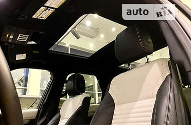 Позашляховик / Кросовер Land Rover Discovery 2021 в 