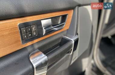Внедорожник / Кроссовер Land Rover Discovery 2012 в 