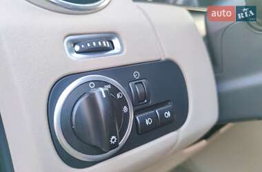 Внедорожник / Кроссовер Land Rover Discovery 2014 в 