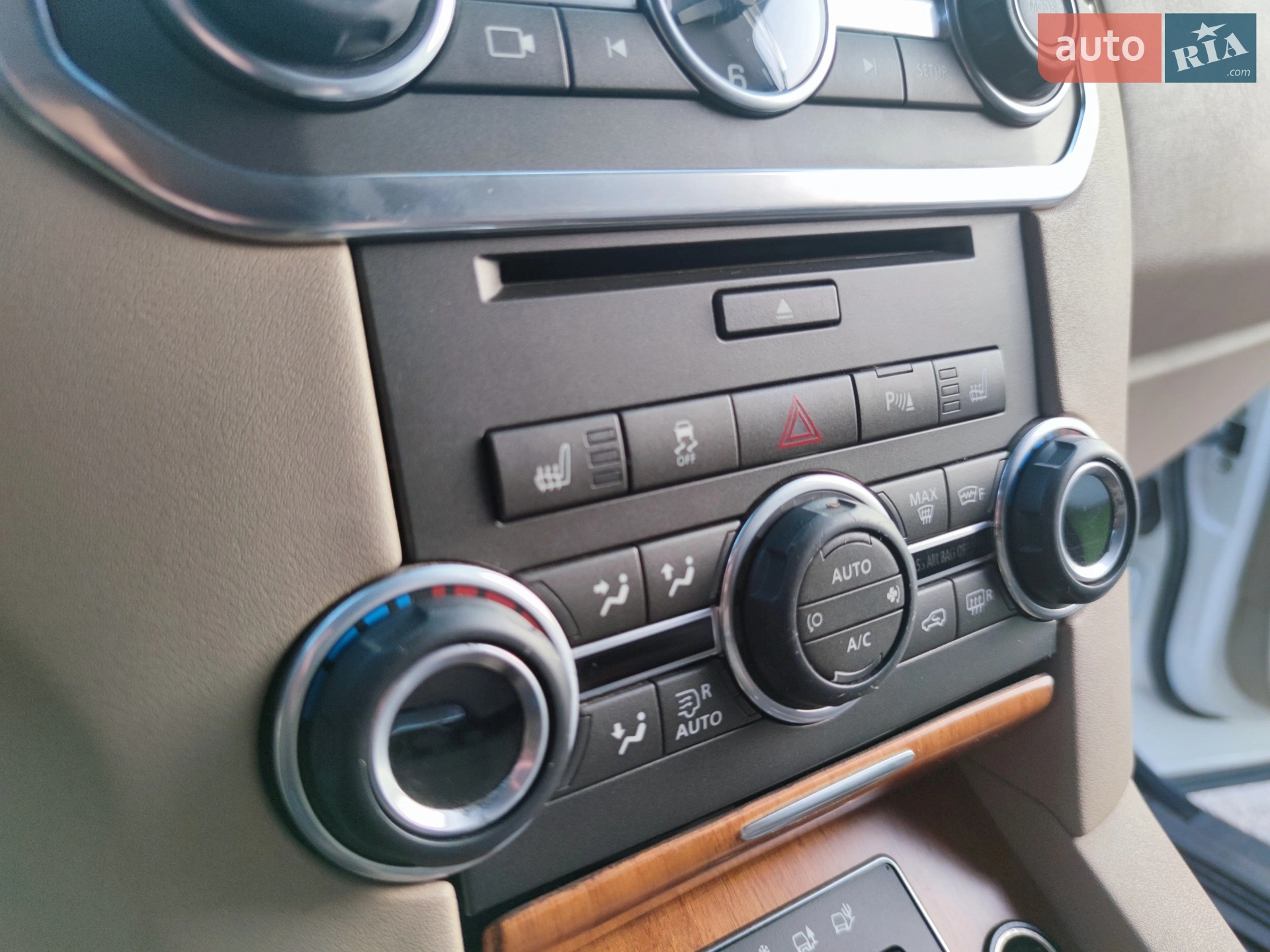 2014 Land Rover Discovery - мініатюра 27