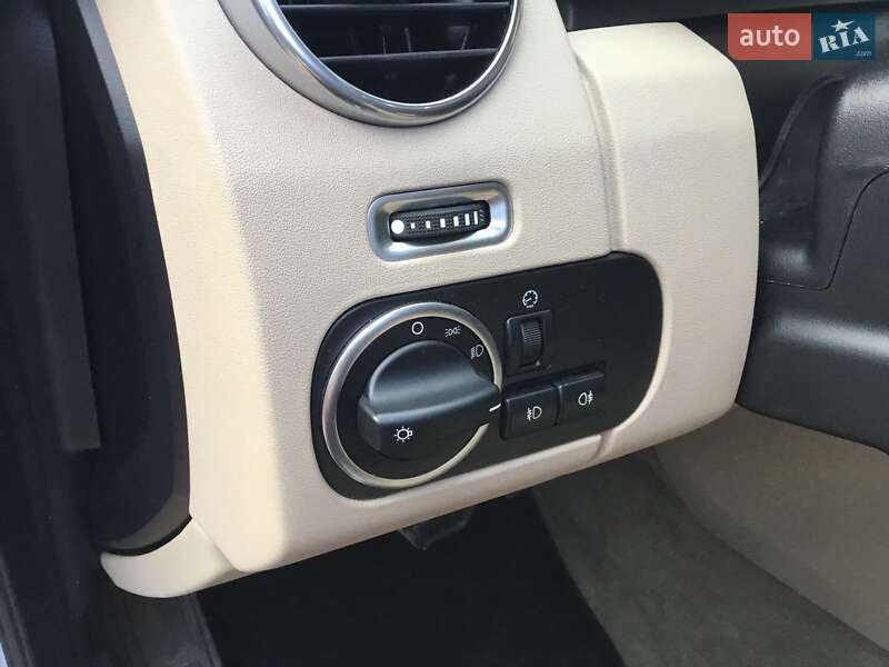 Позашляховик / Кросовер Land Rover Discovery 2015 в Кривому Розі