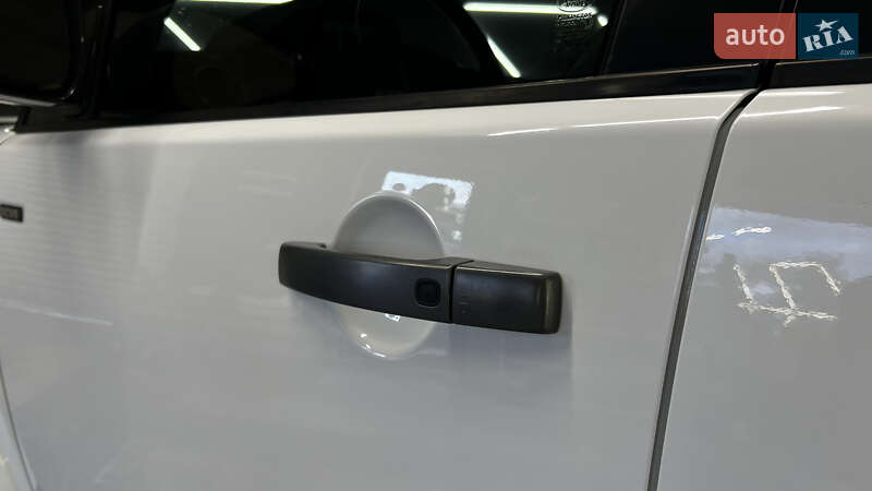 Позашляховик / Кросовер Land Rover Discovery 2014 в Бучачі
