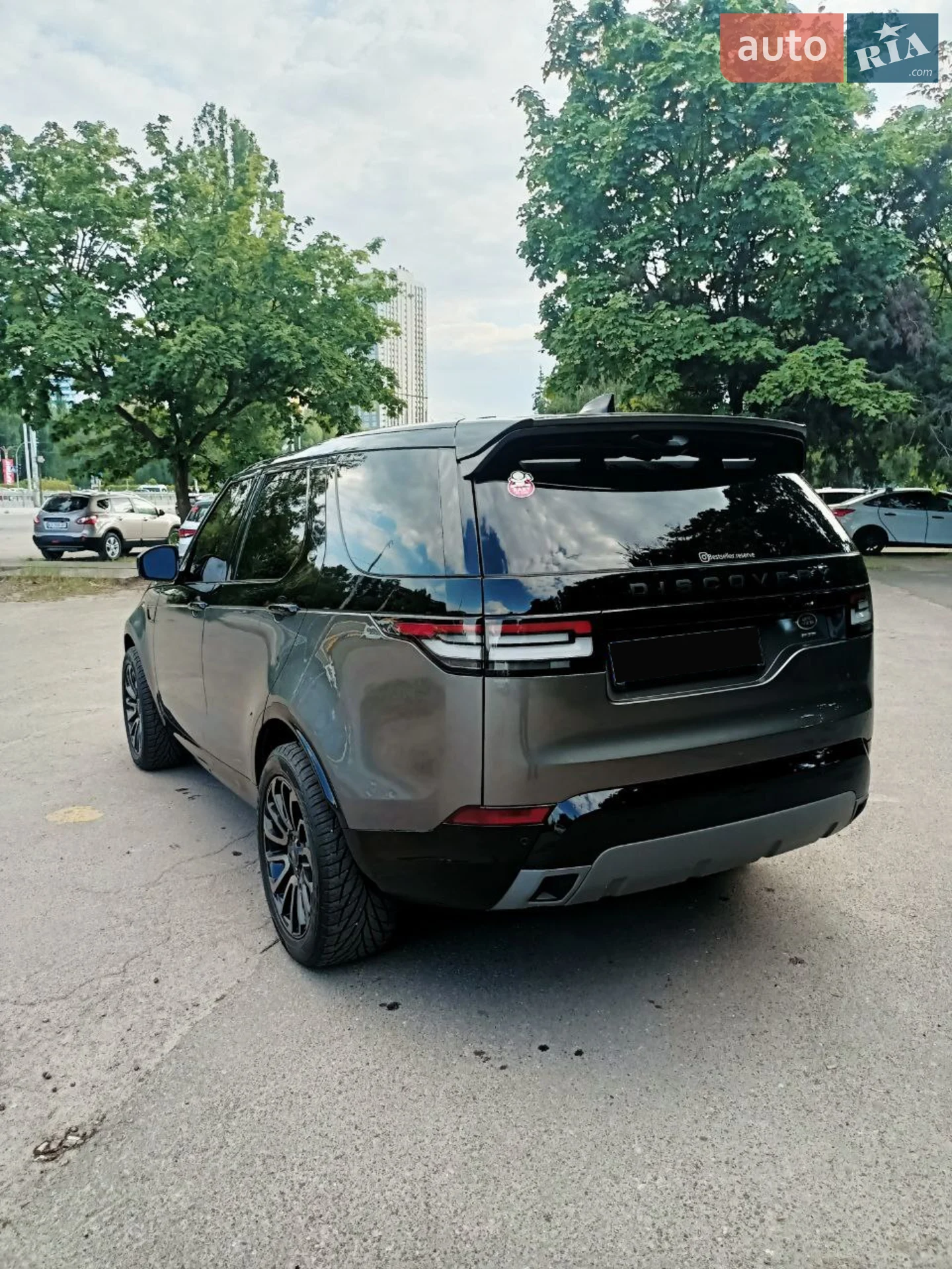 2017 Land Rover Discovery - мініатюра 16
