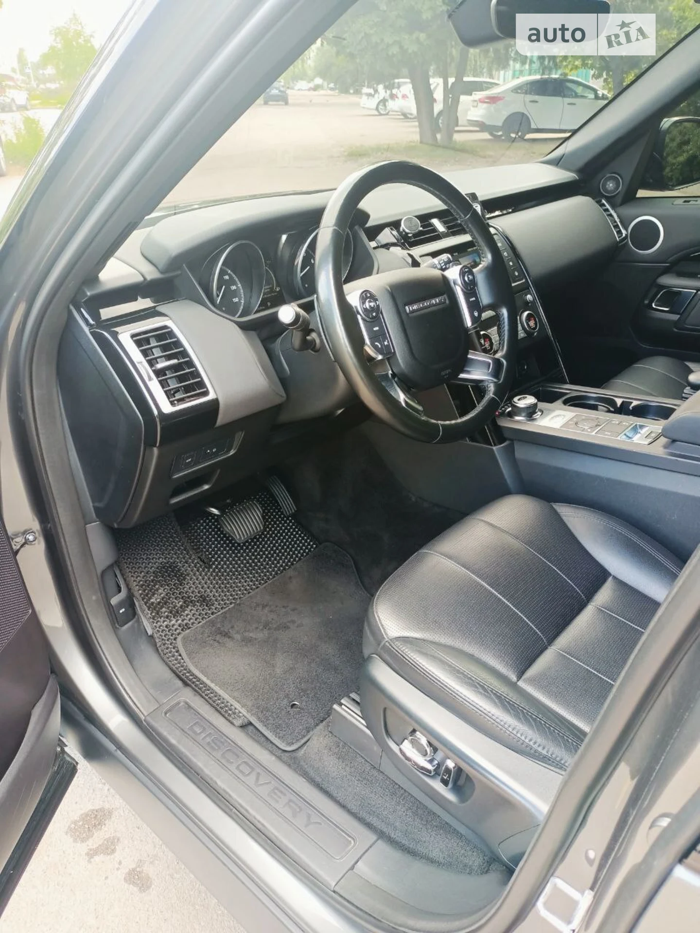 2017 Land Rover Discovery - мініатюра 27
