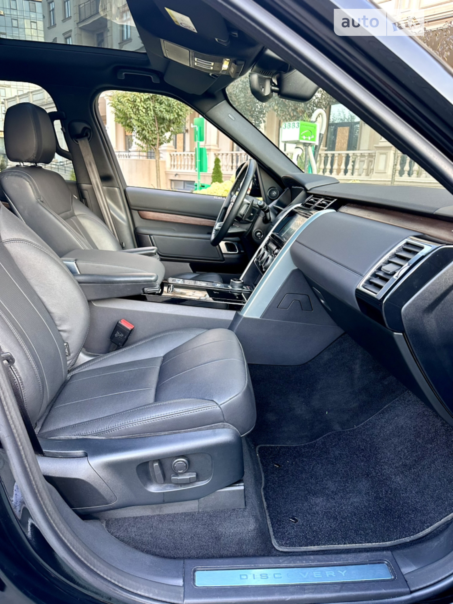 2018 Land Rover Discovery - мініатюра 23
