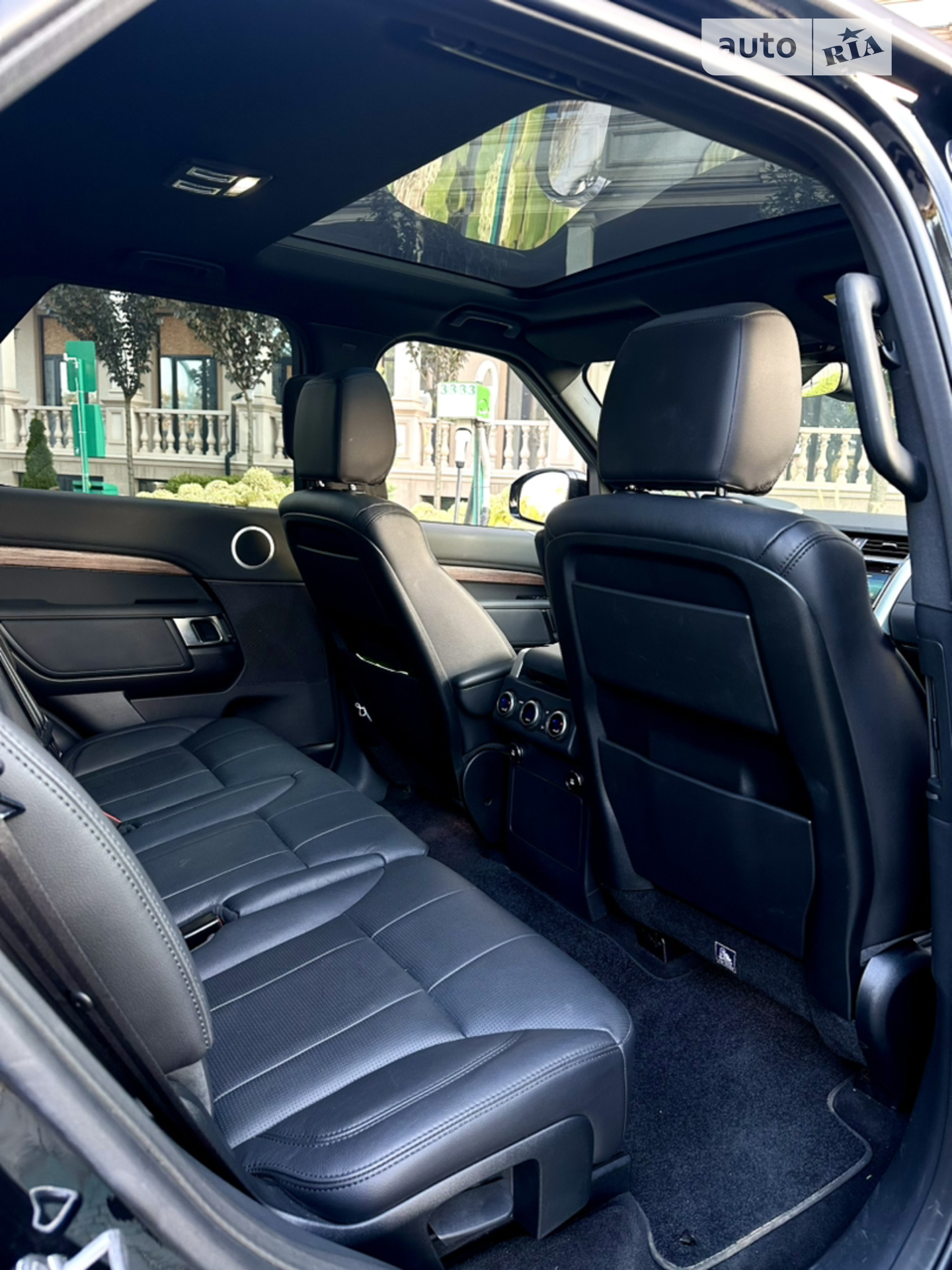 2018 Land Rover Discovery - мініатюра 26
