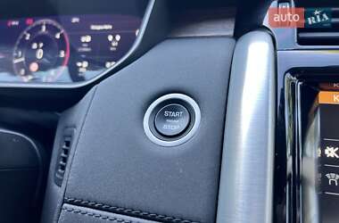 Позашляховик / Кросовер Land Rover Discovery 2018 в 