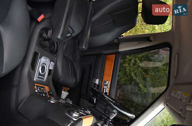 Внедорожник / Кроссовер Land Rover Discovery 2012 в 