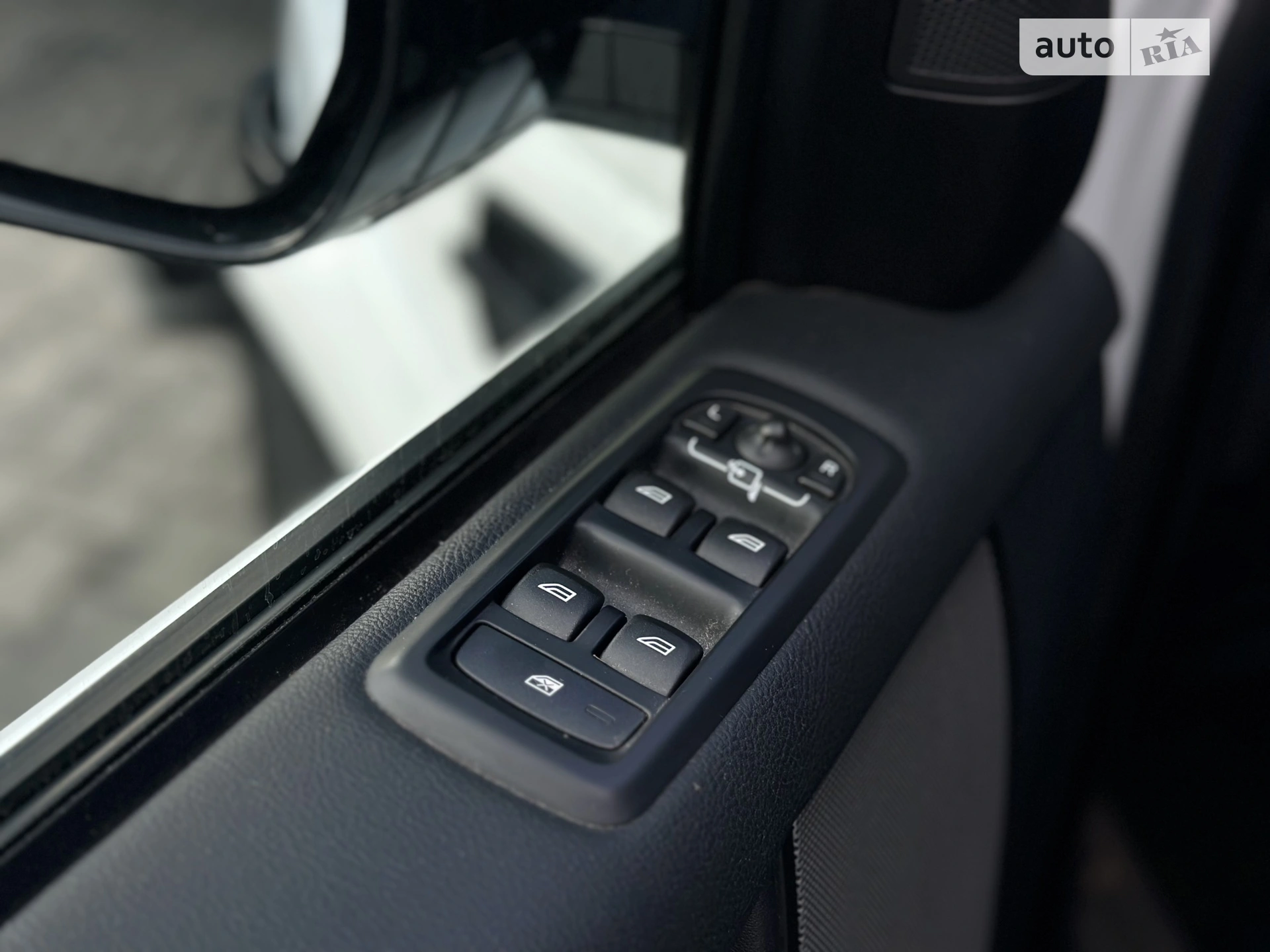 2016 Land Rover Discovery - мініатюра 11