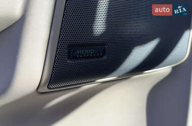 Внедорожник / Кроссовер Land Rover Discovery 2014 в 