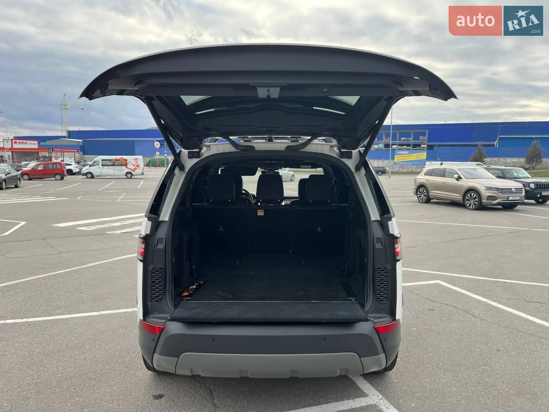 2017 Land Rover Discovery - мініатюра 34