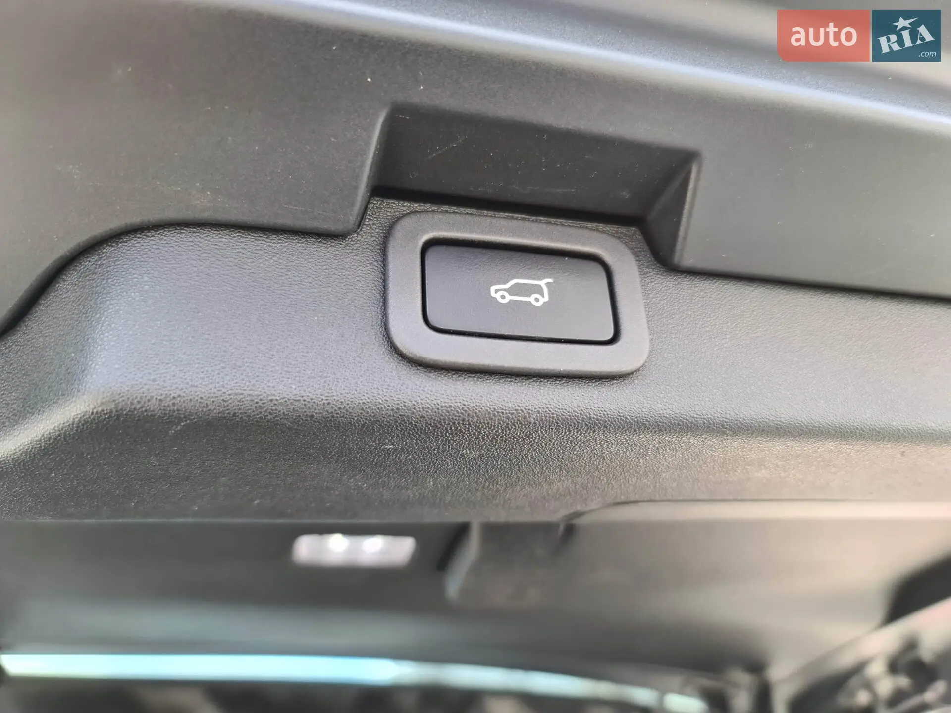 2019 Land Rover Discovery - мініатюра 38